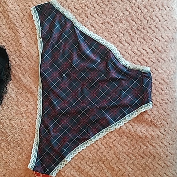 3 Lacey Panties - Picture 7 of 8